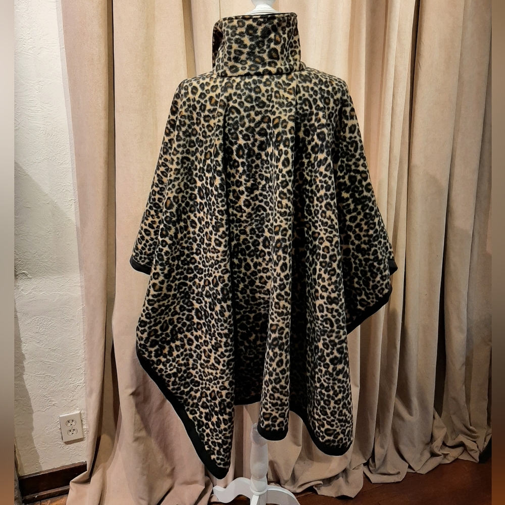 Le Moda Cape - image 3